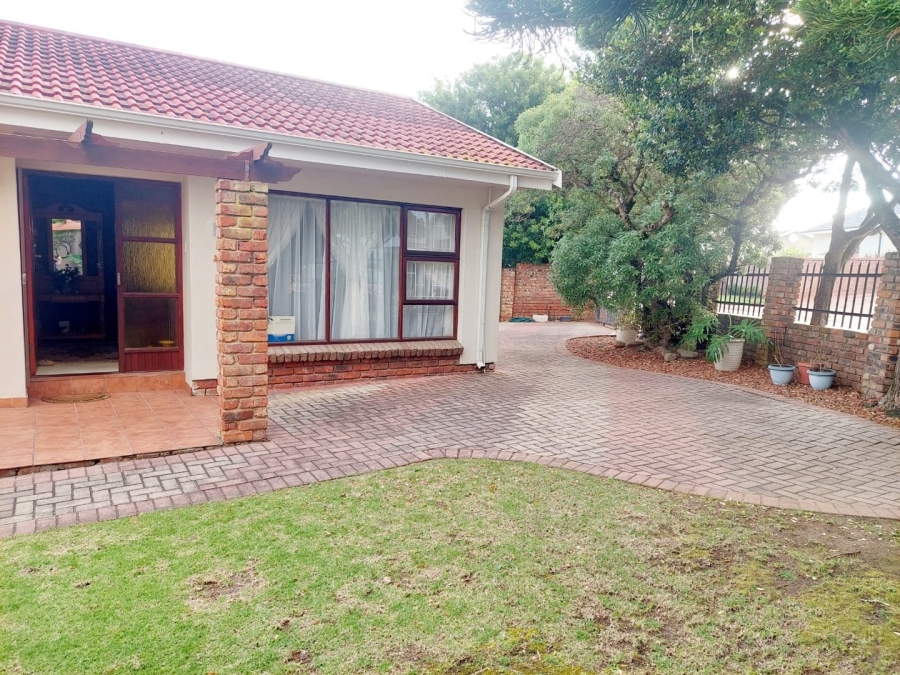 3 Bedroom Property for Sale in Heiderand Western Cape